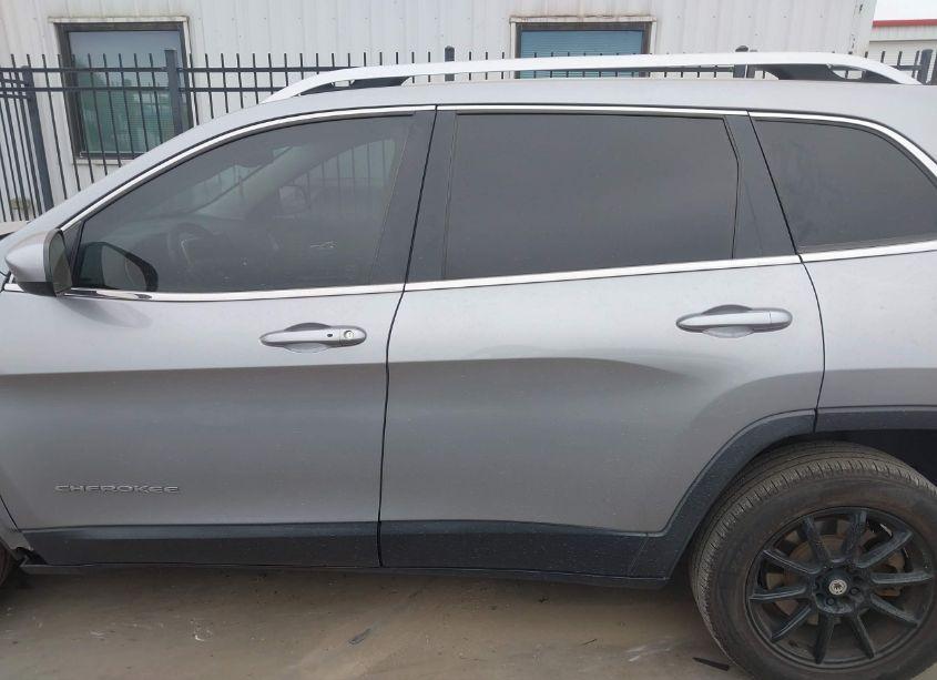 Photo 15 of 2014 Jeep Cherokee LATITUDE (VIN 1C4PJLCSXEW182885)