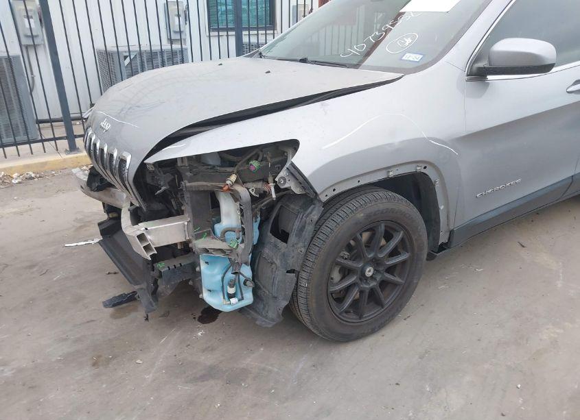 Photo 18 of 2014 Jeep Cherokee LATITUDE (VIN 1C4PJLCSXEW182885)