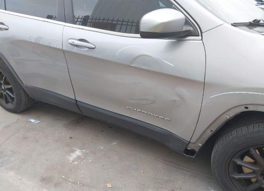 Photo 20 of 2014 Jeep Cherokee LATITUDE (VIN 1C4PJLCSXEW182885)