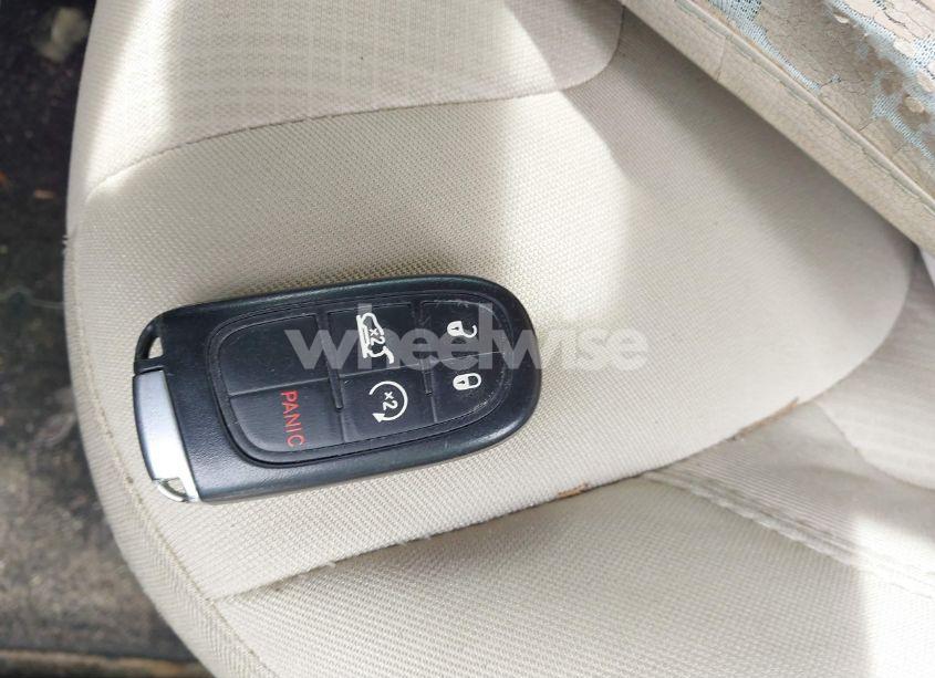 Photo 11 of 2015 Jeep Cherokee LATITUDE (VIN 1C4PJLCSXFW530833)