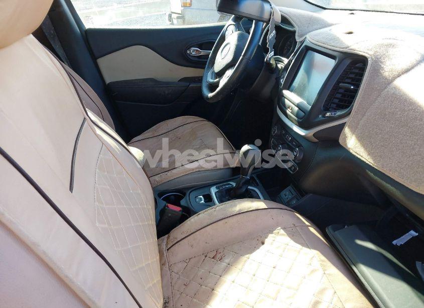 Photo 5 of 2015 Jeep Cherokee LATITUDE (VIN 1C4PJLCSXFW530833)