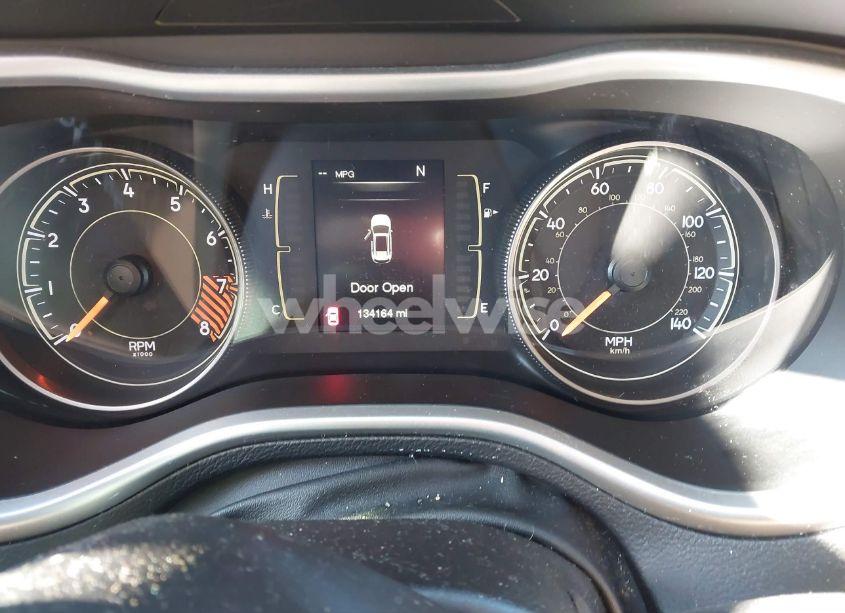 Photo 7 of 2015 Jeep Cherokee LATITUDE (VIN 1C4PJLCSXFW530833)