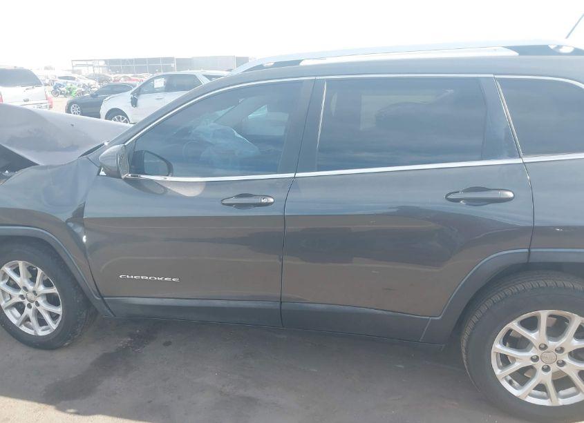 Photo 14 of 2015 Jeep Cherokee LATITUDE (VIN 1C4PJLCSXFW547292)