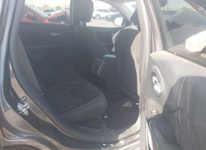 Photo 8 of 2015 Jeep Cherokee LATITUDE (VIN 1C4PJLCSXFW547292)