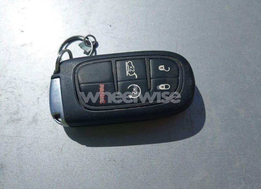 Photo 11 of 2015 Jeep Cherokee LATITUDE (VIN 1C4PJLCSXFW580566)