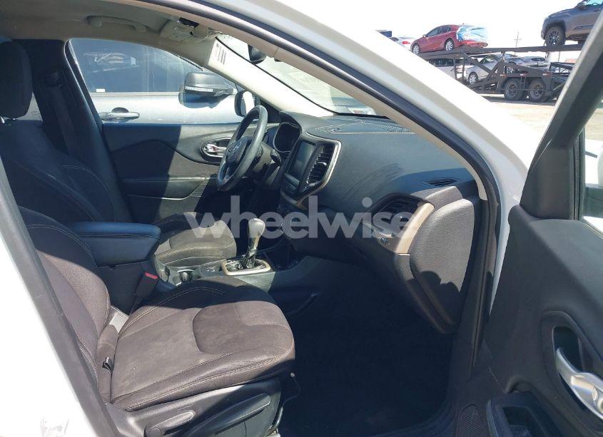 Photo 5 of 2015 Jeep Cherokee LATITUDE (VIN 1C4PJLCSXFW580566)