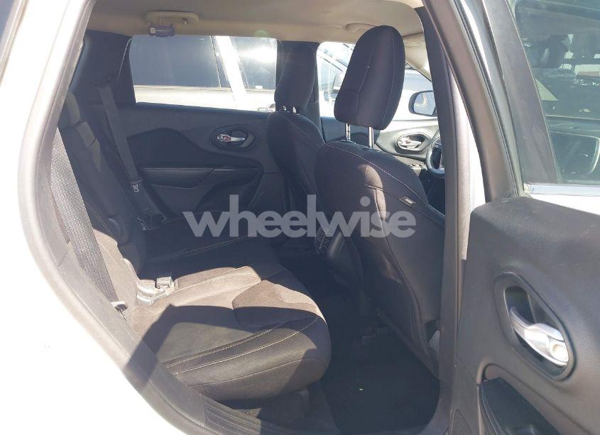 Photo 8 of 2015 Jeep Cherokee LATITUDE (VIN 1C4PJLCSXFW580566)