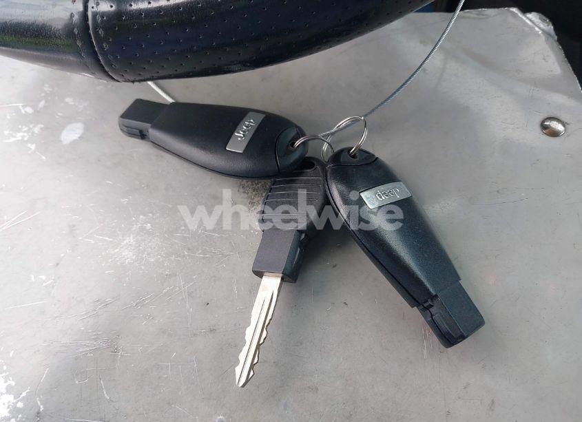 Photo 11 of 2015 Jeep Cherokee LATITUDE (VIN 1C4PJLCSXFW616529)