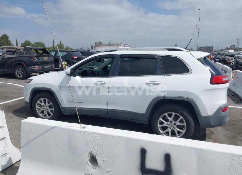 Photo 14 of 2015 Jeep Cherokee LATITUDE (VIN 1C4PJLCSXFW616529)