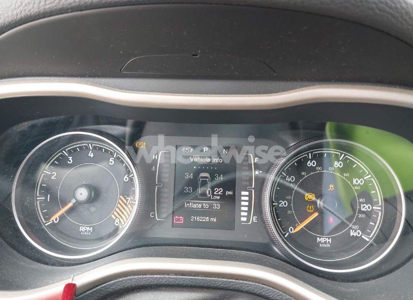 Photo 15 of 2015 Jeep Cherokee LATITUDE (VIN 1C4PJLCSXFW616529)