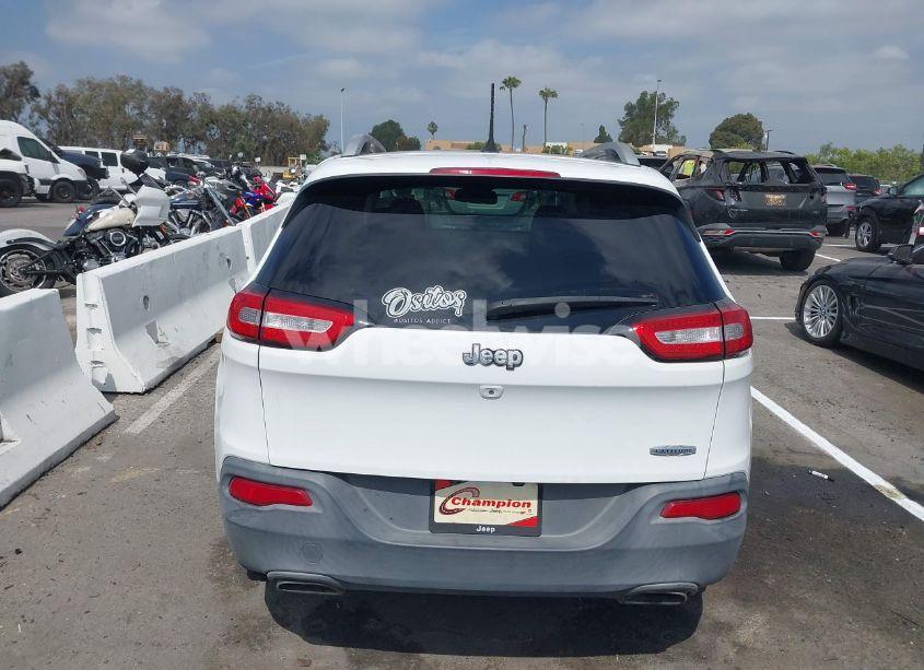 Photo 16 of 2015 Jeep Cherokee LATITUDE (VIN 1C4PJLCSXFW616529)