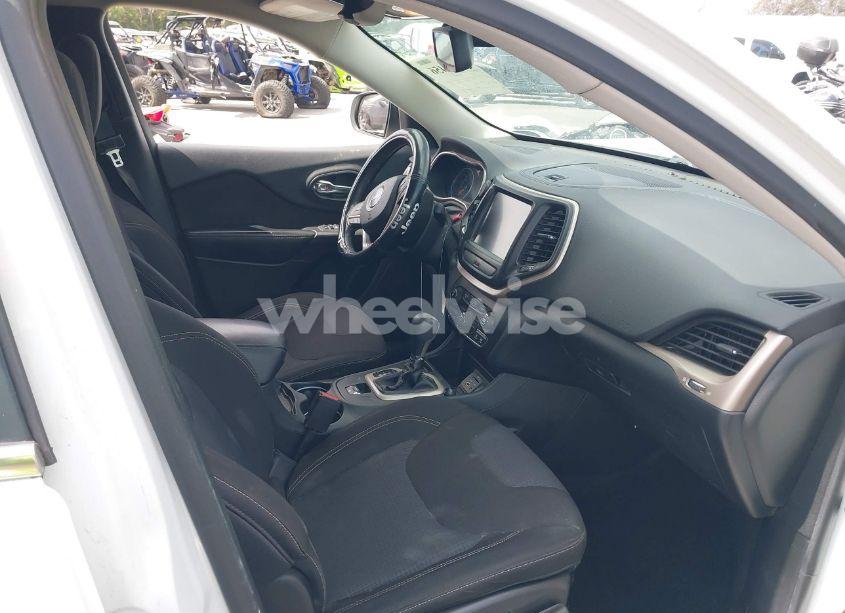 Photo 5 of 2015 Jeep Cherokee LATITUDE (VIN 1C4PJLCSXFW616529)