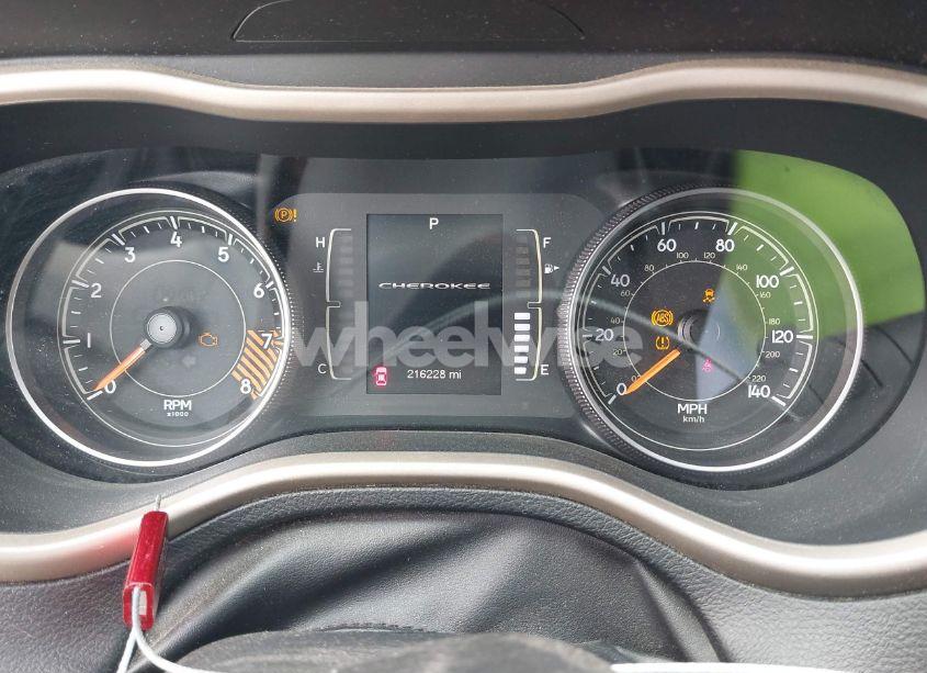 Photo 7 of 2015 Jeep Cherokee LATITUDE (VIN 1C4PJLCSXFW616529)