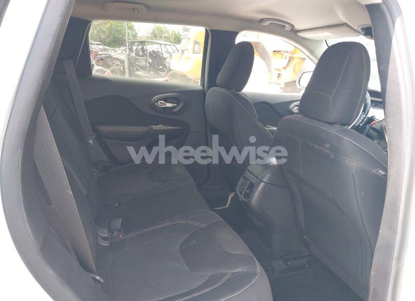 Photo 8 of 2015 Jeep Cherokee LATITUDE (VIN 1C4PJLCSXFW616529)