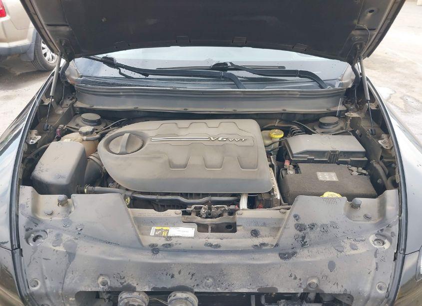 Photo 10 of 2015 Jeep Cherokee LATITUDE (VIN 1C4PJLCSXFW712192)