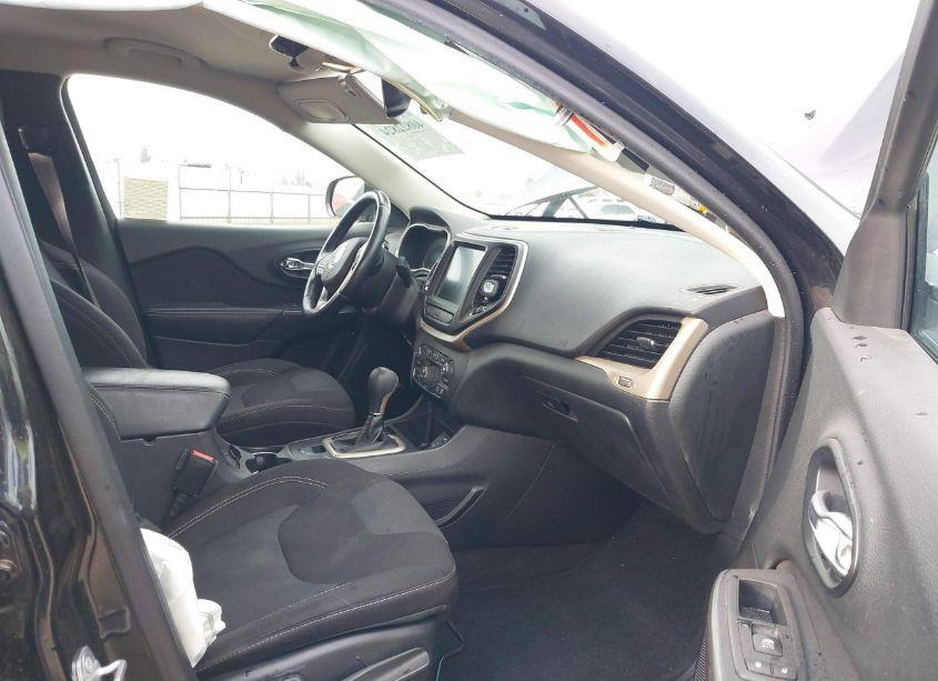 Photo 5 of 2015 Jeep Cherokee LATITUDE (VIN 1C4PJLCSXFW712192)