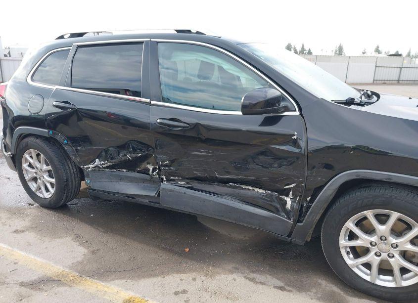 Photo 6 of 2015 Jeep Cherokee LATITUDE (VIN 1C4PJLCSXFW712192)