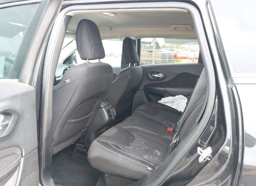 Photo 8 of 2015 Jeep Cherokee LATITUDE (VIN 1C4PJLCSXFW712192)