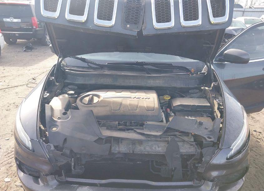 Photo 10 of 2015 Jeep Cherokee LATITUDE (VIN 1C4PJLCSXFW781416)