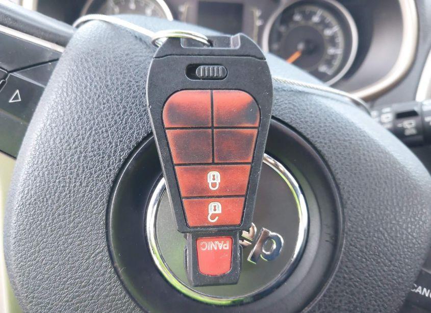 Photo 11 of 2015 Jeep Cherokee LATITUDE (VIN 1C4PJLCSXFW781416)