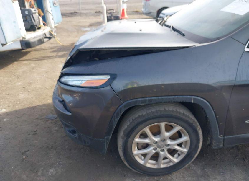 Photo 17 of 2015 Jeep Cherokee LATITUDE (VIN 1C4PJLCSXFW781416)