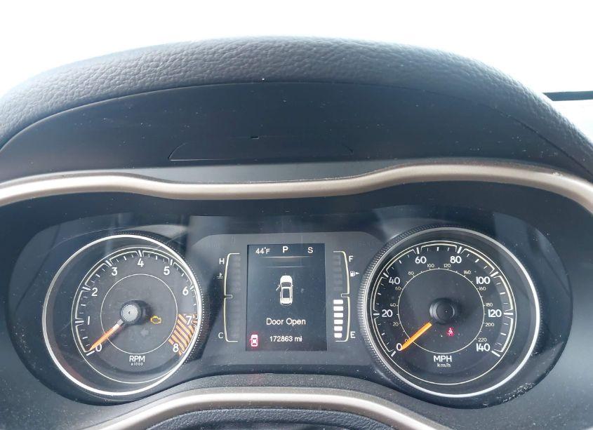 Photo 7 of 2015 Jeep Cherokee LATITUDE (VIN 1C4PJLCSXFW781416)