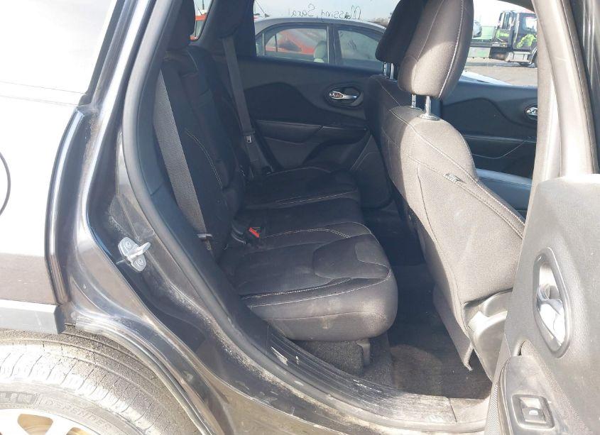 Photo 8 of 2015 Jeep Cherokee LATITUDE (VIN 1C4PJLCSXFW781416)