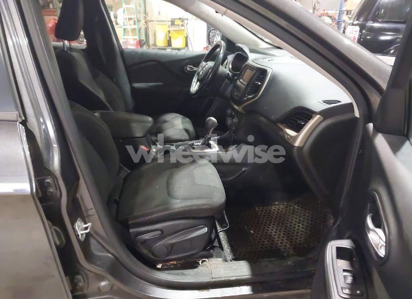 Photo 5 of 2016 Jeep Cherokee ALTITUDE (VIN 1C4PJLCSXGW137190)