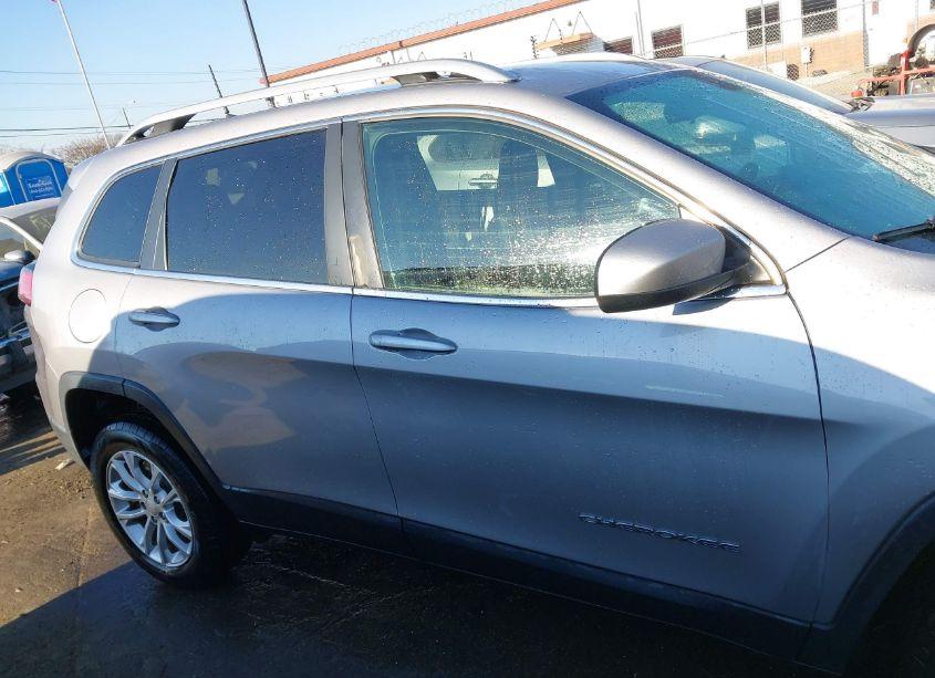 Photo 14 of 2019 Jeep Cherokee LATITUDE (VIN 1C4PJLCX0KD120205)