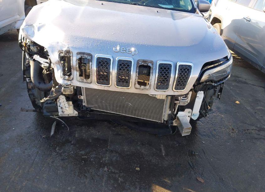 Photo 6 of 2019 Jeep Cherokee LATITUDE (VIN 1C4PJLCX0KD120205)