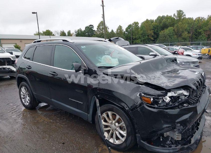 2019 Jeep Cherokee LATITUDE FWD (VIN 1C4PJLCX1KD171163) main photo