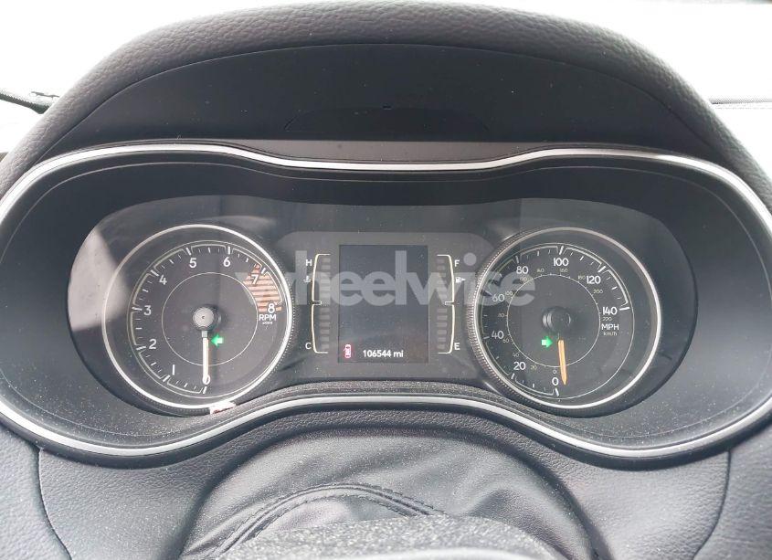 Photo 7 of 2019 Jeep Cherokee LATITUDE FWD (VIN 1C4PJLCX1KD171163)