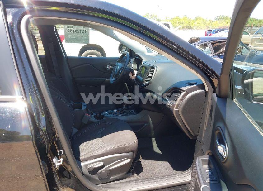 Photo 5 of 2020 Jeep Cherokee LATITUDE FWD (VIN 1C4PJLCX1LD522106)