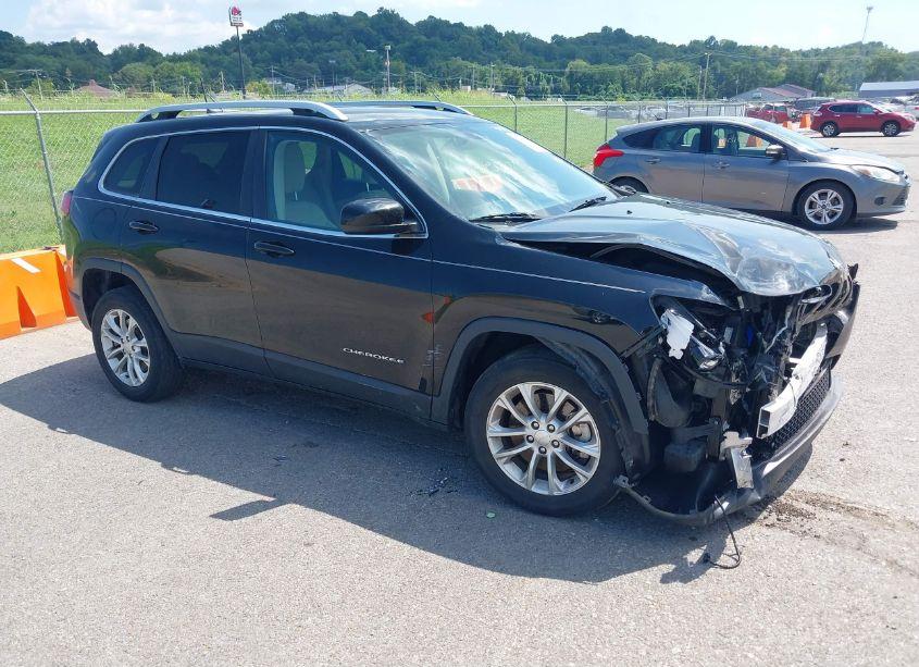 2019 Jeep Cherokee LATITUDE FWD (VIN 1C4PJLCX2KD307705) main photo