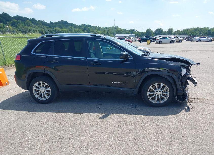 Photo 13 of 2019 Jeep Cherokee LATITUDE FWD (VIN 1C4PJLCX2KD307705)