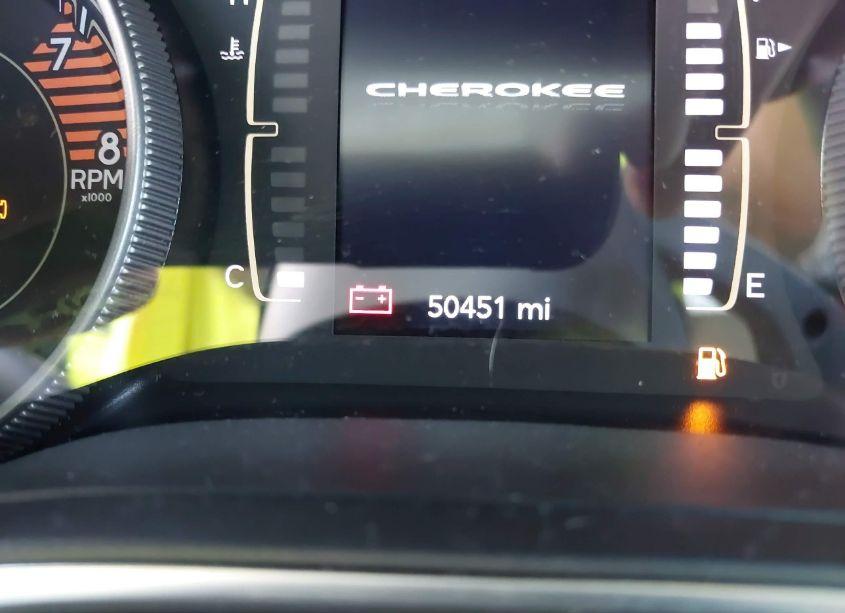 Photo 15 of 2019 Jeep Cherokee LATITUDE FWD (VIN 1C4PJLCX2KD307705)