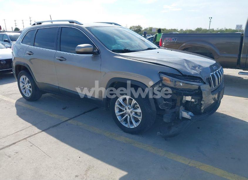 2019 Jeep Cherokee LATITUDE (VIN 1C4PJLCX2KD318901) main photo