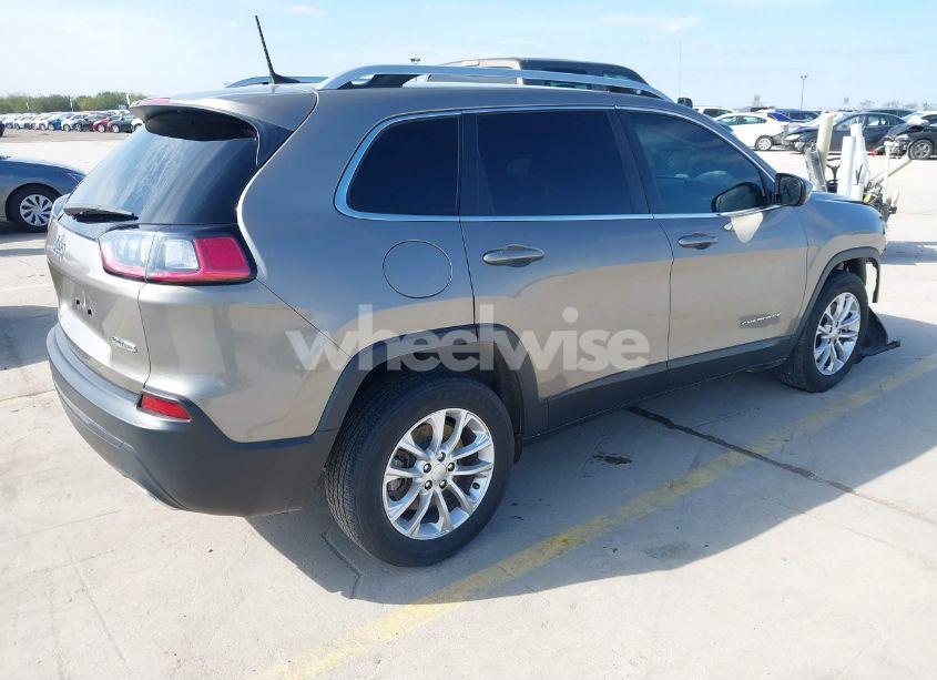 Photo 4 of 2019 Jeep Cherokee LATITUDE (VIN 1C4PJLCX2KD318901)