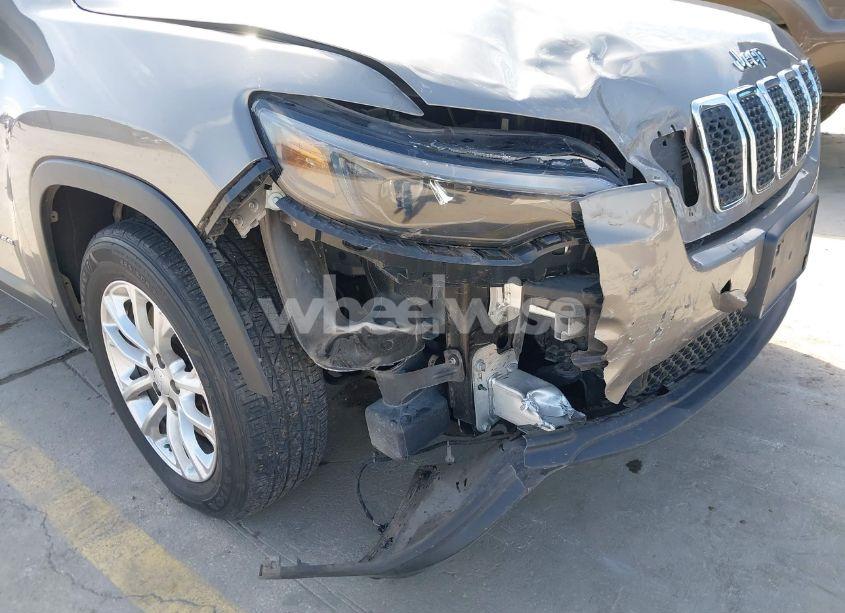 Photo 6 of 2019 Jeep Cherokee LATITUDE (VIN 1C4PJLCX2KD318901)