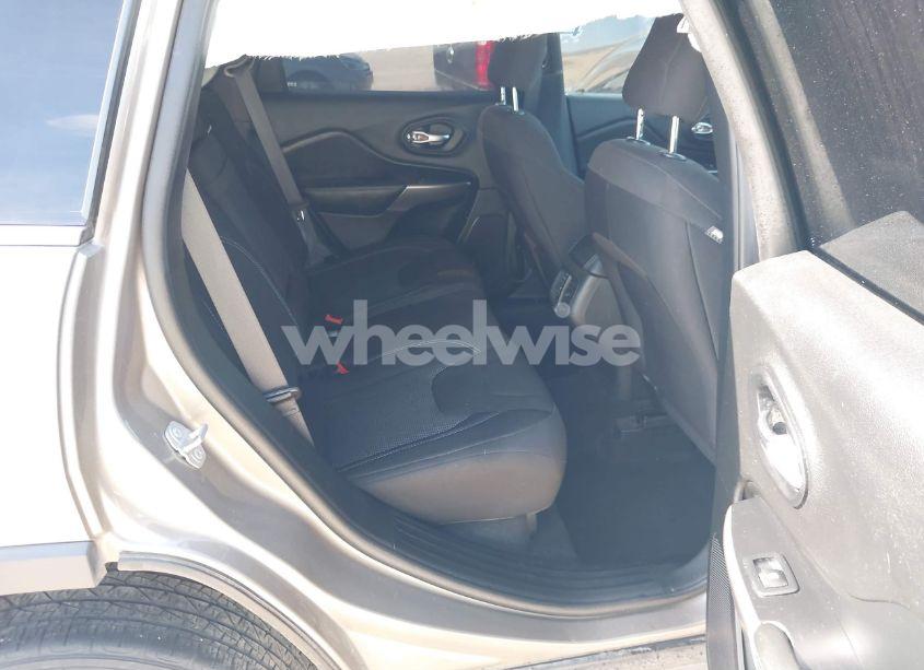 Photo 8 of 2019 Jeep Cherokee LATITUDE (VIN 1C4PJLCX2KD318901)