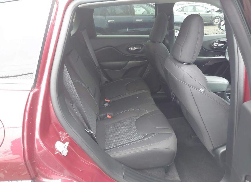 Photo 8 of 2019 Jeep Cherokee LATITUDE FWD (VIN 1C4PJLCX3KD241150)