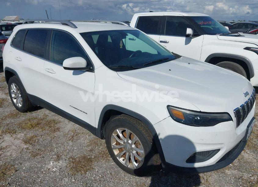 2019 Jeep Cherokee LATITUDE FWD (VIN 1C4PJLCX3KD242282) main photo