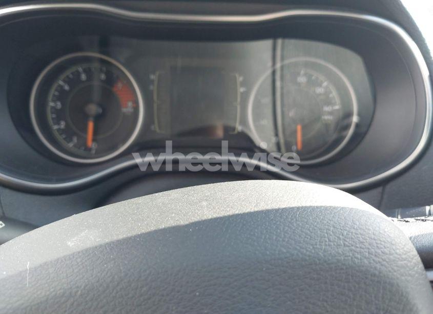 Photo 15 of 2019 Jeep Cherokee LATITUDE FWD (VIN 1C4PJLCX3KD242282)