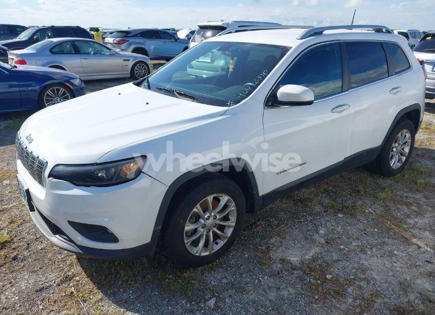 Photo 2 of 2019 Jeep Cherokee LATITUDE FWD (VIN 1C4PJLCX3KD242282)