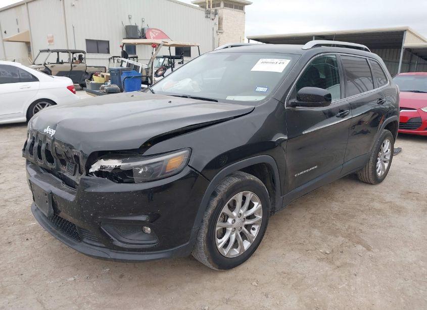 Photo 2 of 2019 Jeep Cherokee LATITUDE FWD (VIN 1C4PJLCX3KD340566)