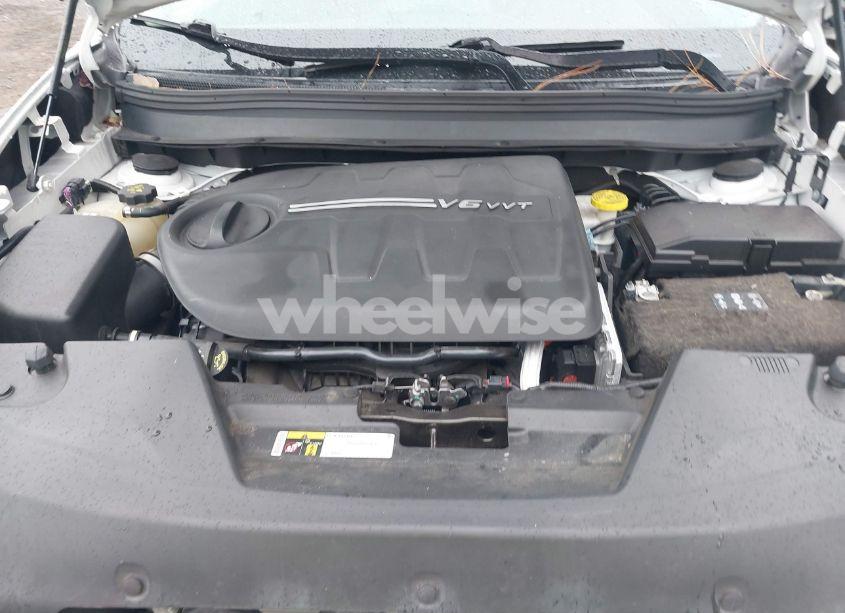 Photo 10 of 2018 Jeep Cherokee LATITUDE FWD (VIN 1C4PJLCX8JD551695)