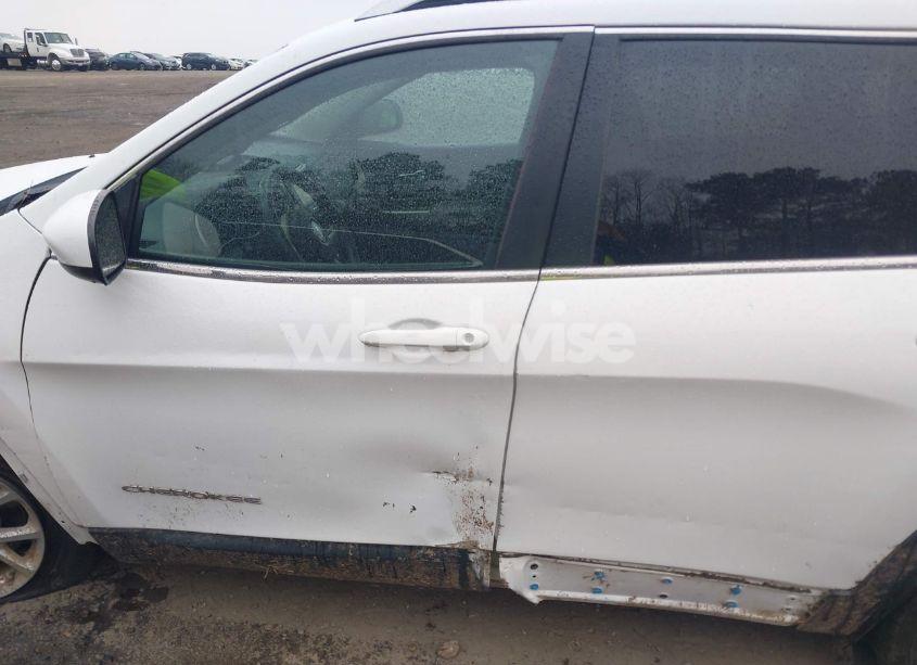 Photo 15 of 2018 Jeep Cherokee LATITUDE FWD (VIN 1C4PJLCX8JD551695)