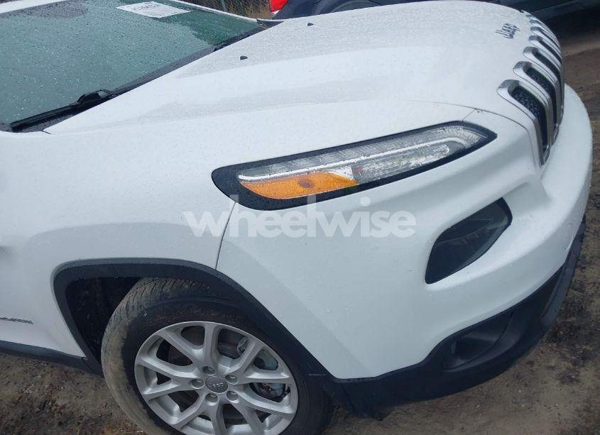 Photo 18 of 2018 Jeep Cherokee LATITUDE FWD (VIN 1C4PJLCX8JD551695)