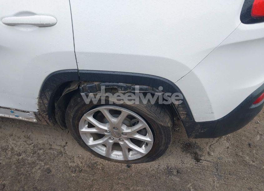 Photo 19 of 2018 Jeep Cherokee LATITUDE FWD (VIN 1C4PJLCX8JD551695)