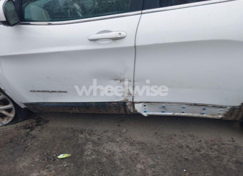 Photo 20 of 2018 Jeep Cherokee LATITUDE FWD (VIN 1C4PJLCX8JD551695)